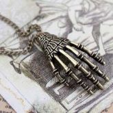 Colar Skull Hand